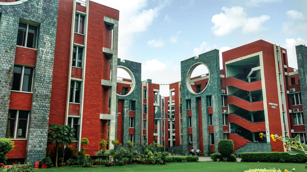 Exploring Specializations in Engineering Colleges: Which Path is Right for You?